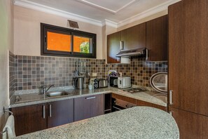 Micro-ondas, fogão, cooktop, lava-louças