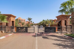 Property grounds - River Palm Oasis, Pools, Netflix & Comfort (Marrakech)