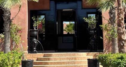 River Palm Oasis, Pools, Netflix & Comfort