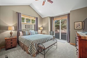 4 bedrooms, internet, bed sheets - Cozy Village Home with Access to The Cove (Sunriver)