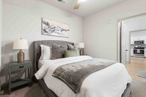 1 soverom, skrivebord, strykejern/-brett og wi-fi