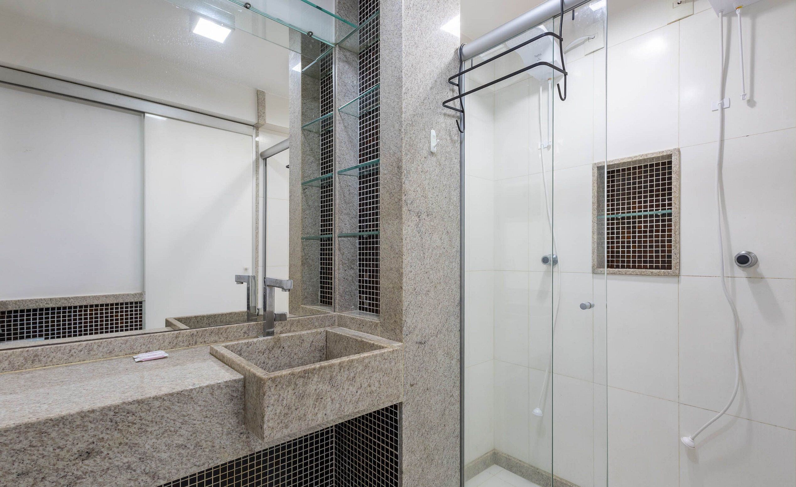 Basic Apartment | Bathroom | Shower
