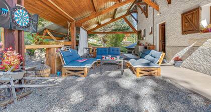 Chambre d'hÎtes 'PoÚme et Aquarelle' avec vue sur la montagne, terrasse partagée et Wi-Fi