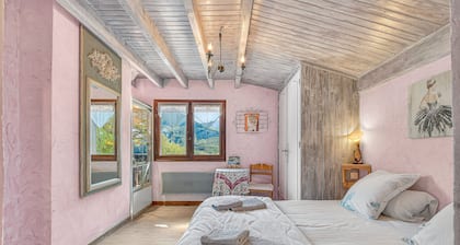 Chambres d'hÎtes 'Chambres D'hote Mélodie' avec vue sur la montagne, terrasse partagée et Wi-Fi