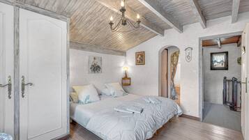 1 bedroom, WiFi, bed sheets