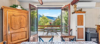 Guest Rooms 'Chambres D'hote Mélodie' with Mountain View, Shared Terrace and Wi-Fi