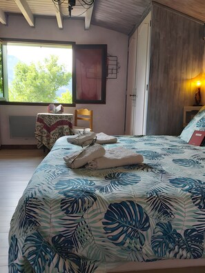 WiFi, bed sheets