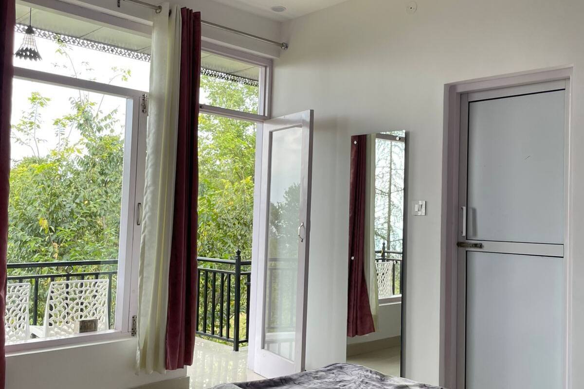 Quarto superior, sacada, vista para a montanha