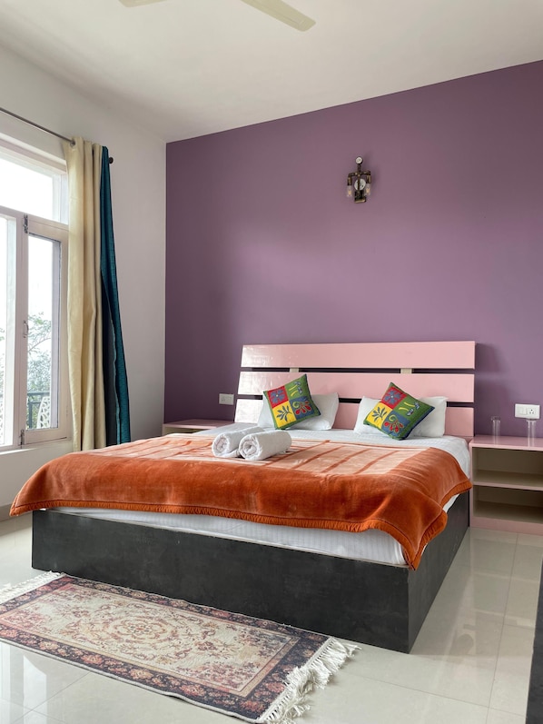 Quarto luxo, sacada, vista para a colina