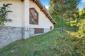 Property grounds - Cottage 'Gîte Le Montagn'art' with Mountain View, Shared Terrace and Wi-Fi (Beauvezer)