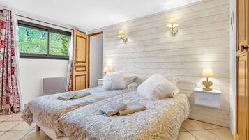 1 slaapkamer, een strijkplank/strijkijzer, wifi, beddengoed