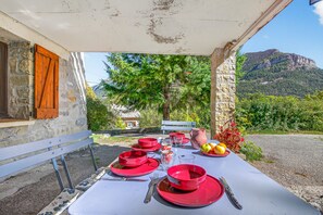 Outdoor dining