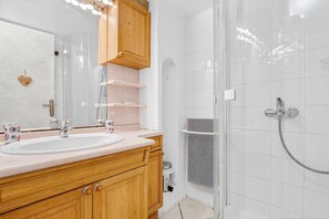 Douche, serviettes fournies