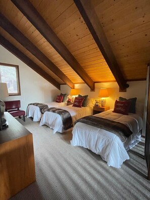 6 bedrooms, iron/ironing board, free WiFi, bed sheets - Chickadee Corner at Dollar Point Tahoe City (Tahoe City)