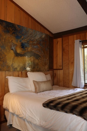 6 bedrooms, iron/ironing board, free WiFi, bed sheets