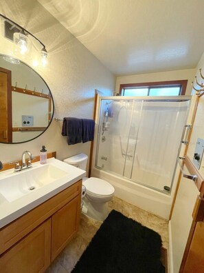 Shower, hair dryer, towels - Chickadee Corner at Dollar Point Tahoe City (Tahoe City)