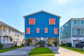 Exterior - A Wave From It All.  Great location-short walk to beach and Kure Beach Pier. OVE (Kure Beach)