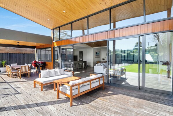 Outdoor dining - Stylish Family Entertainer with Pool (Rye)