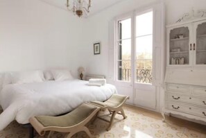 4 bedrooms, desk, iron/ironing board, free WiFi