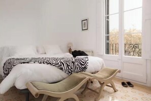 4 bedrooms, desk, iron/ironing board, free WiFi