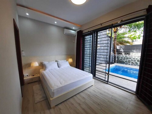 Royal Residence B2: 4 Bedrooms Gated Semi Detached Serene Villa in Pereybere
