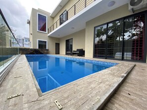 Outdoor pool, a heated pool