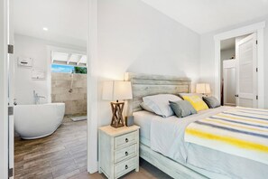 3 habitaciones, tabla de planchar con plancha, wifi y ropa de cama 