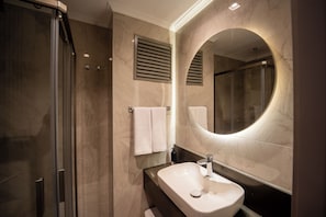 Economy Sea View Room | Bathroom