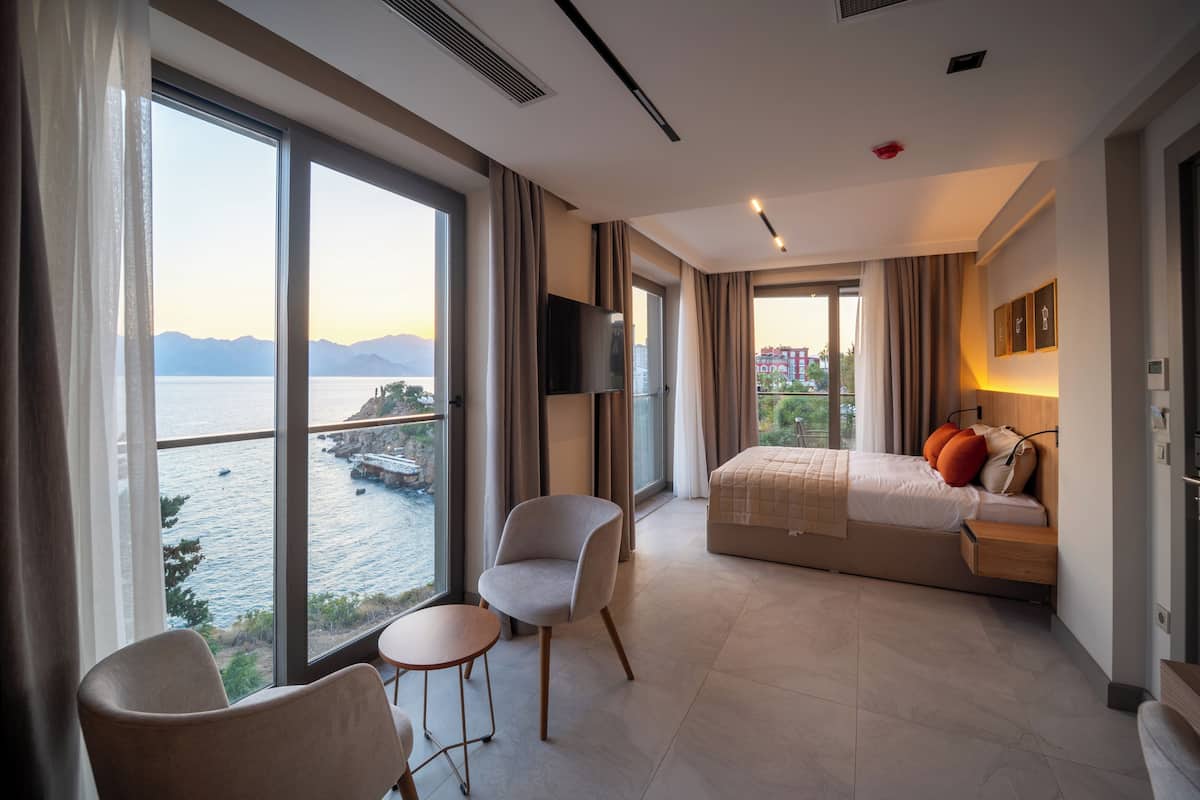 Deluxe Sea View | Free WiFi