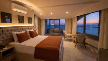Panoramic Sea View King Suite | Luxe beddengoed, een minibar, verduisterende gordijnen