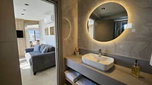 Panoramic Sea View King Suite | バスルーム