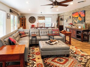 TV, fireplace