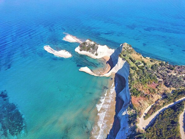 Una spiaggia nelle vicinanze