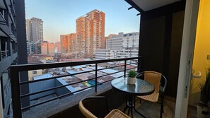 Apartment | Outdoor dining