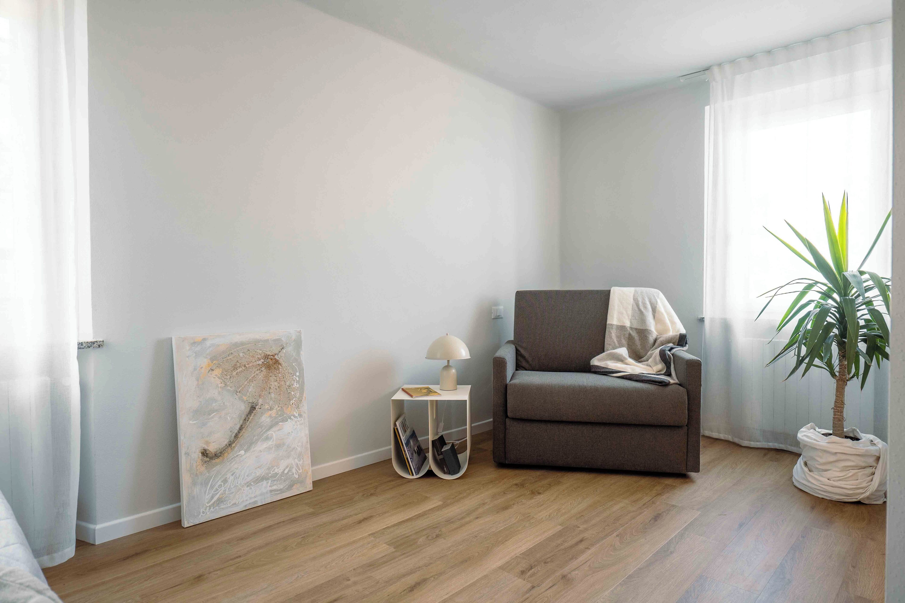 مساحة عمل للكمبيوتر المحمول ومكواة/لوح كي وواي فاي مجانًا