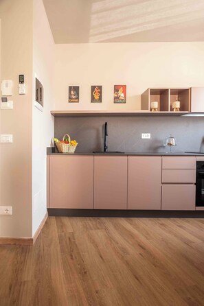 Deluxe Studio | Private kitchen | Fridge, stovetop, cookware/dishes/utensils