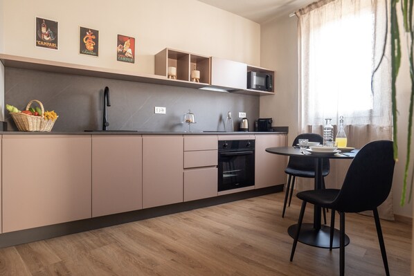 Deluxe Studio | Private kitchen | Fridge, stovetop, cookware/dishes/utensils