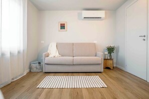Deluxe Apartment | Living area