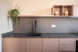 Studio Deluxe | Bếp riêng | Tủ lạnh, bếp nấu, dụng cụ nấu nướng/bát dĩa/dao nĩa 