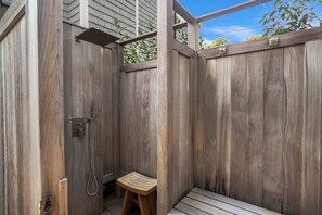 Property grounds - Southampton 4BR Home | Heated Pool, Firepit, Near Shinnecock Hills (Hamptons)