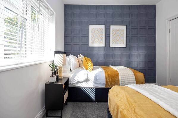 2 bedrooms, desk, iron/ironing board, WiFi