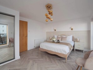 3 bedrooms, iron/ironing board, WiFi, bed sheets - Newly Renovated 3 Bedroom Modern House (Glasgow)