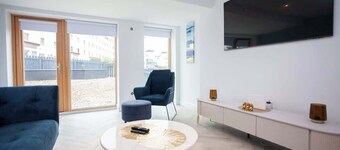 Newly Renovated 3 Bedroom Modern House