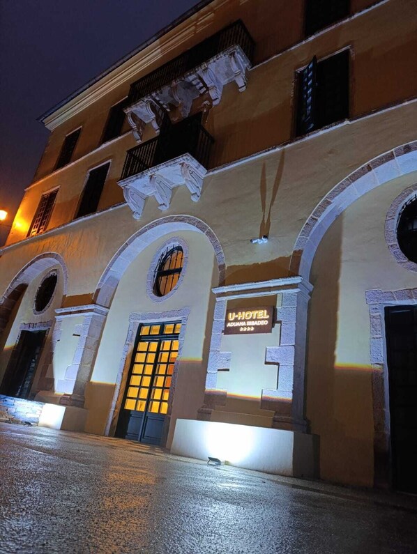 Front of property - U-Hotel Aduana Ribadeo (Ribadeo)