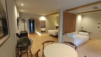 Caja fuerte, escritorio, espacio para trabajar con un portátil