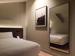 Chambre double | Coffre-fort, bureau, espace de travail pour ordinateurs portables