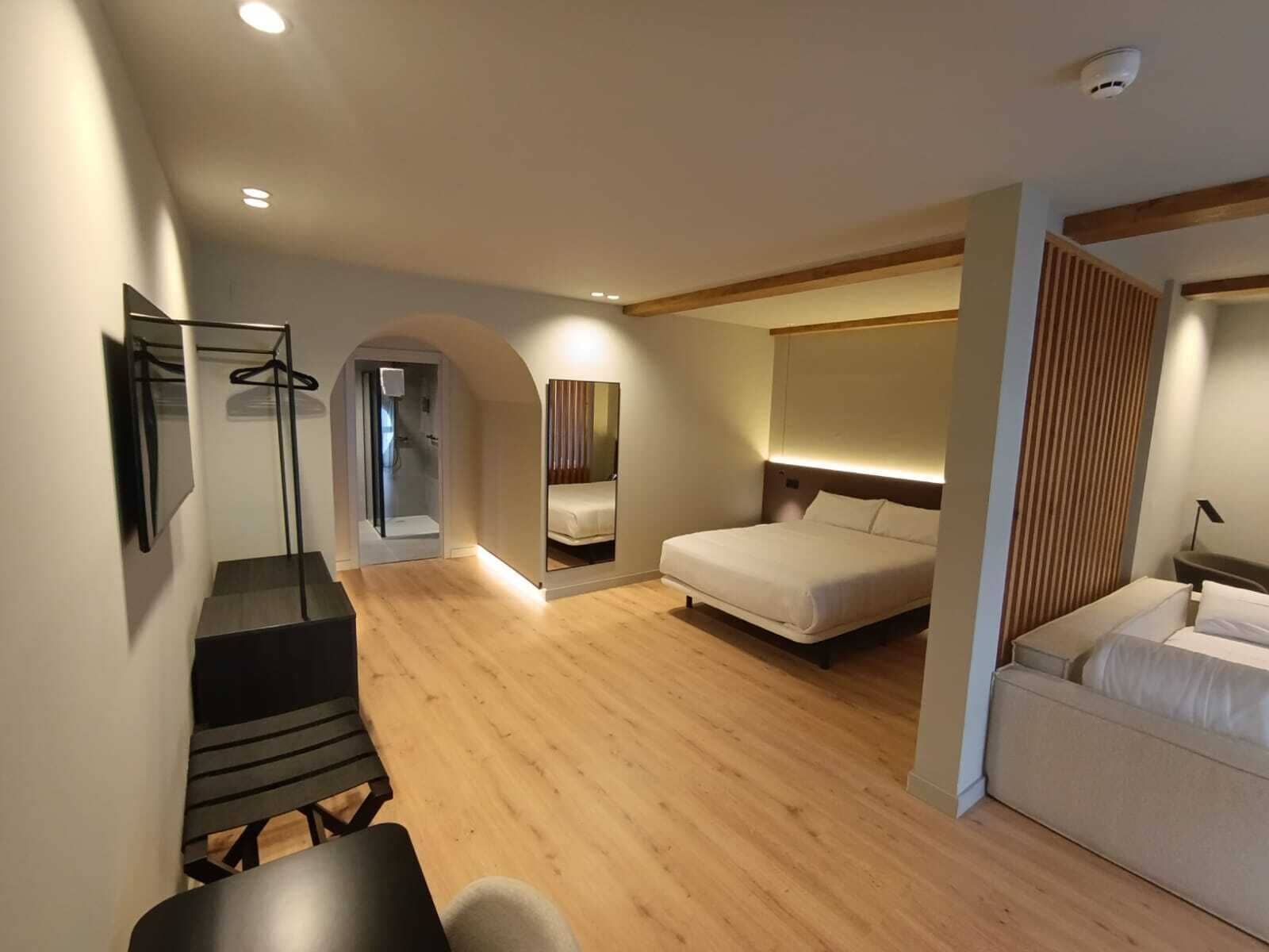 Basic Triple Room | In-room safe, desk, laptop workspace, iron/ironing board