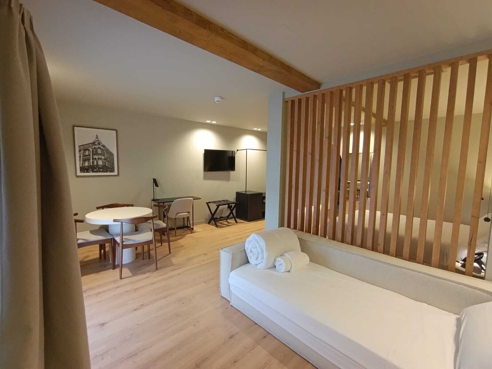 Basic Triple Room | In-room safe, desk, laptop workspace, iron/ironing board