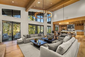 Smart-tv, pejs, stereoanlæg, kontorer