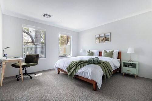 Barefoot2Beach by Swan BnB Management